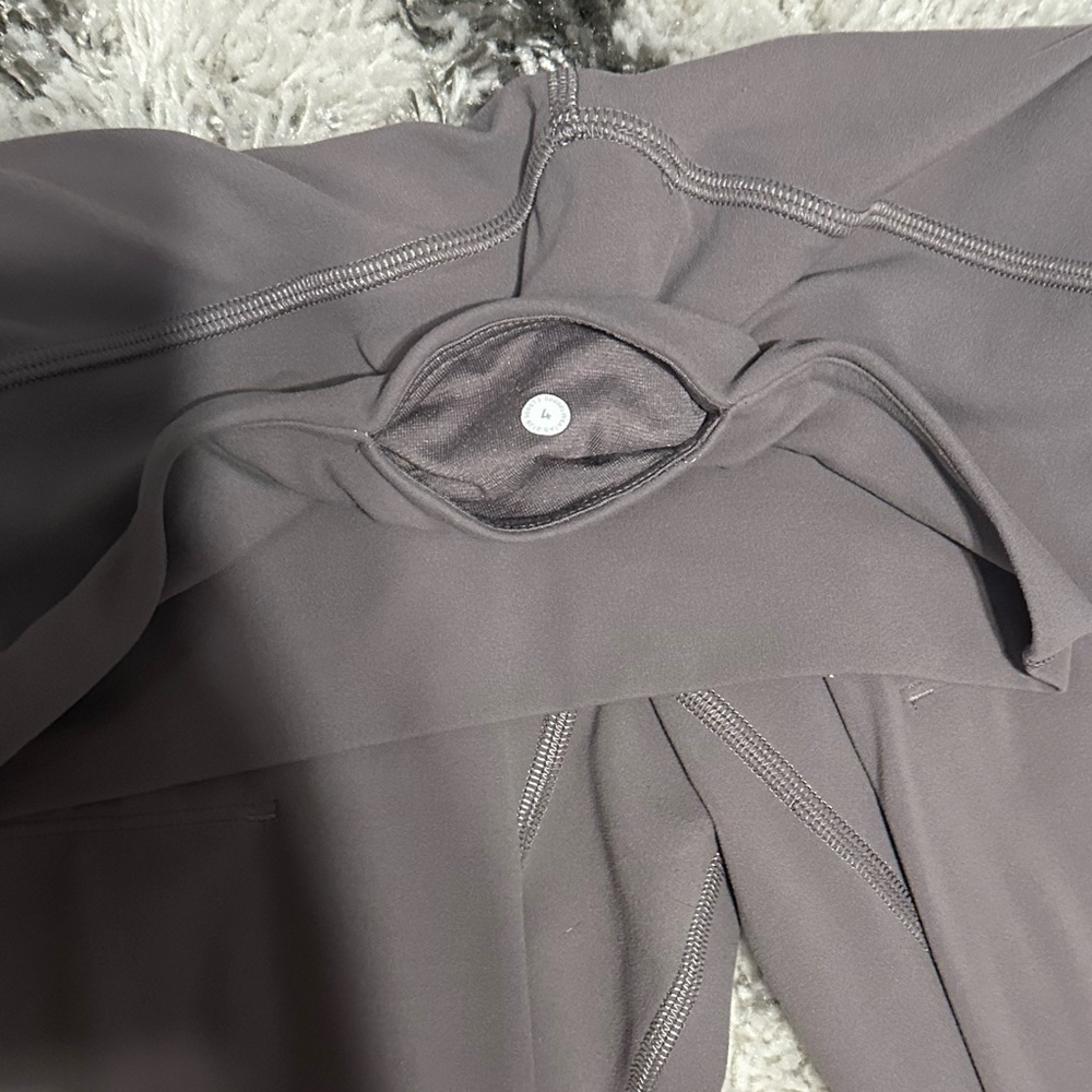 Lululemon align high rise cropped joggers - Picture 4 of 4